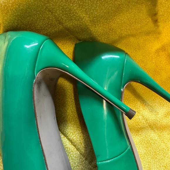 Steve Madden Green Patent Leather Stilettos - Picture 8 of 11